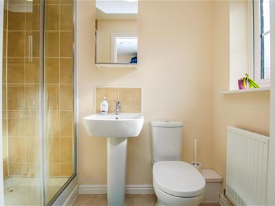 EN SUITE SHOWER ROOM/W.C.